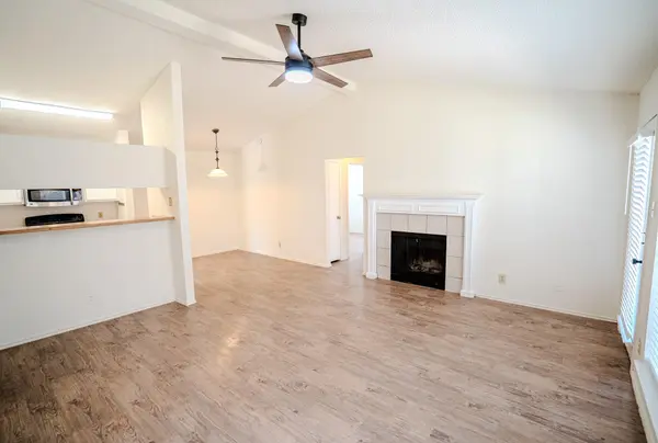 517 Cutty TRL #B, Lakeway, TX 78734