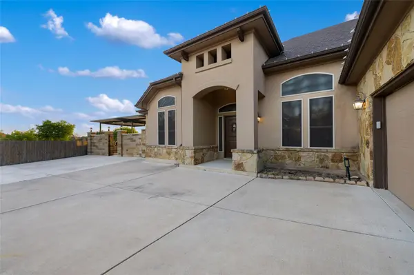 321 Sarahs LN, Liberty Hill, TX 78642