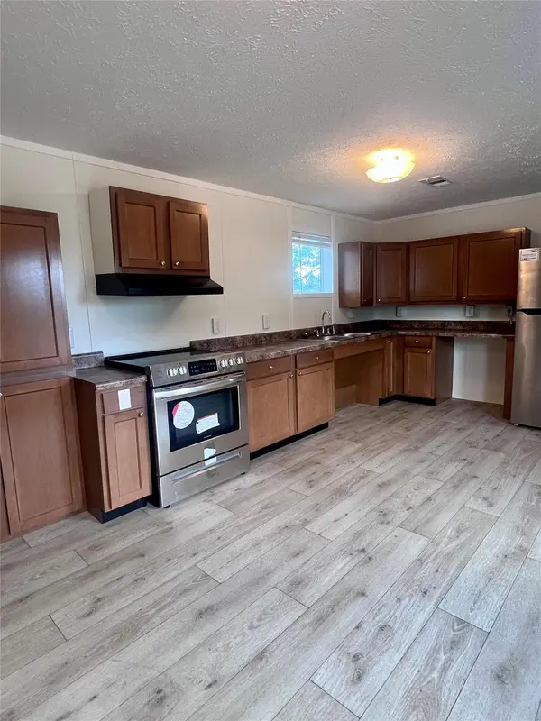 121 Kiowa DR, Smithville, TX 78957
