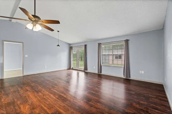 650 W Austin RD, Luling, TX 78648