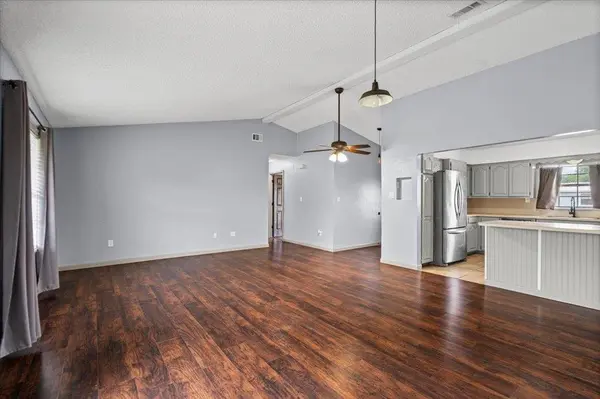 650 W Austin RD, Luling, TX 78648