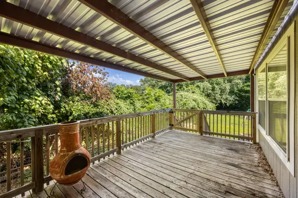 592 Oaklawn DR, Rockdale, TX 76567