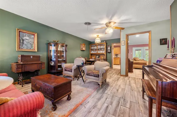 606 E Liberty Ave, Round Rock, TX 78664