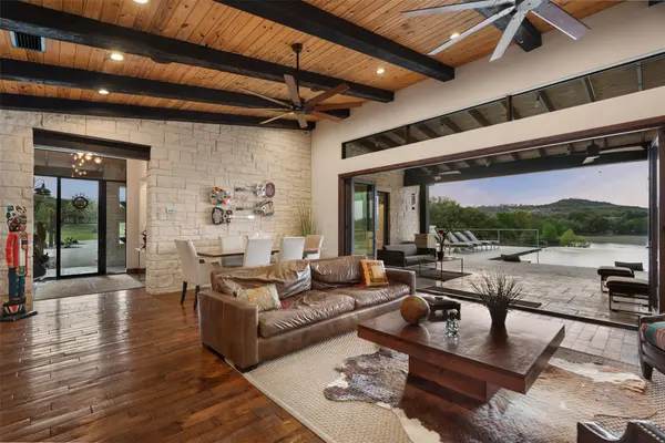 101 Rolling Hills RD, Blanco, TX 78606