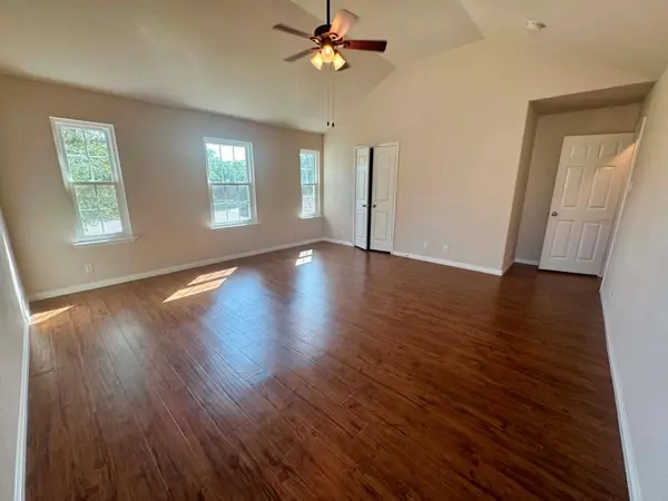 2037 Northview DR, San Marcos, TX 78666