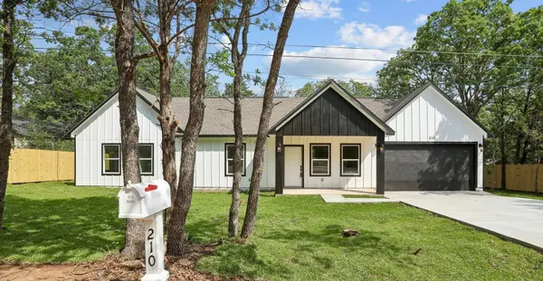 210 Flint Ridge ST, Bastrop, TX 78602