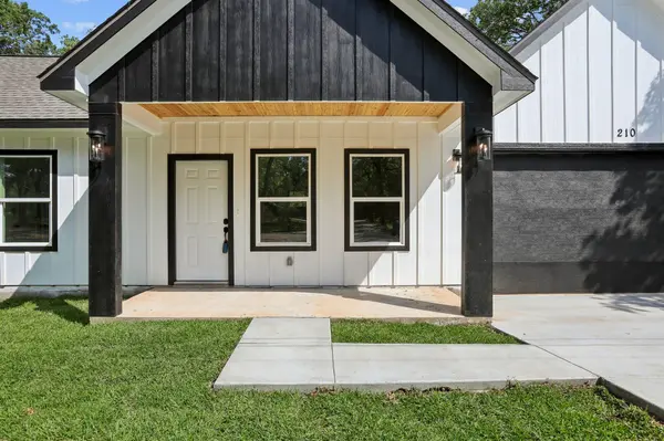 210 Flint Ridge ST, Bastrop, TX 78602