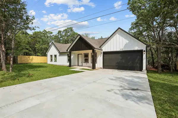 210 Flint Ridge ST, Bastrop, TX 78602