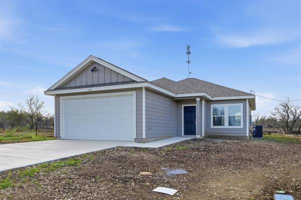 608 Mustang CIR, Nixon, TX 78140