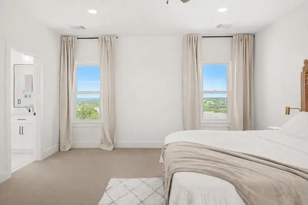 202 Smoke Tree CIR, Dripping Springs, TX 78620