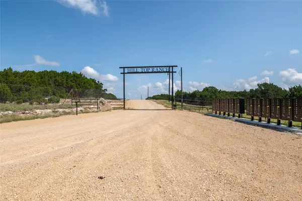 140 Longview LN, San Saba, TX 76877