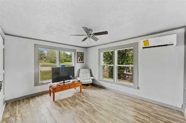 604 Burkett ST, Taylor, TX 76574
