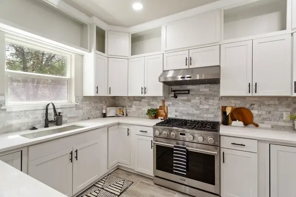 10 Honeysuckle LN, Wimberley, TX 78676