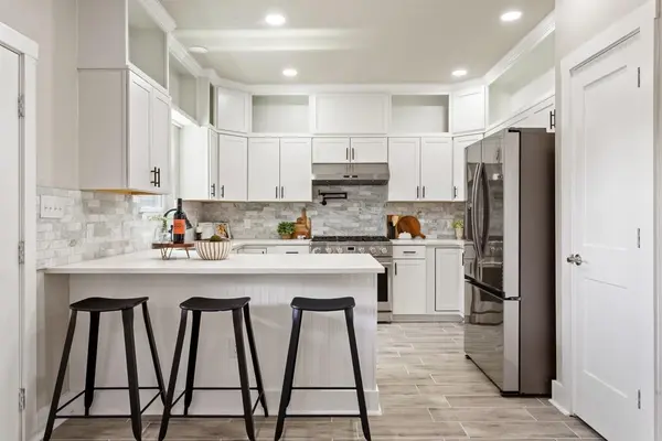 10 Honeysuckle LN, Wimberley, TX 78676