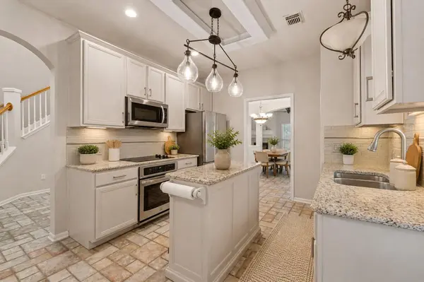 6 Muirfield Greens CV, Lakeway, TX 78738