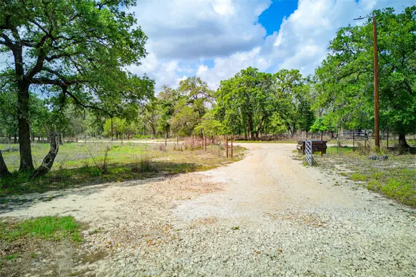 501 Turkey Tree TRL, Seguin, TX 78155