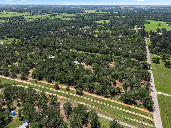 247 Pine Valley LOOP, Smithville, TX 78957