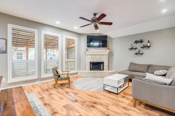 809 Hilltop DR, Leander, TX 78641