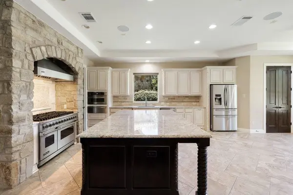 105 Aruba CT, Lakeway, TX 78734