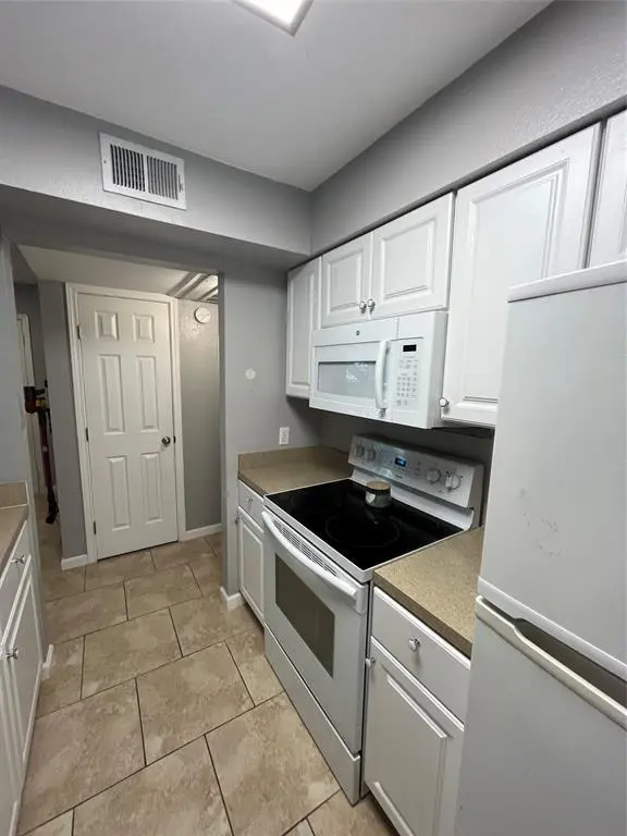 1705 Crossing PL #131, Austin, TX 78741