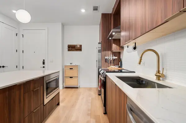 1701 Simond Ave #215, Austin, TX 78723