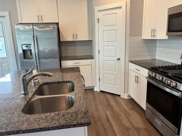 207 Whisper Rill DR, Hutto, TX 78634