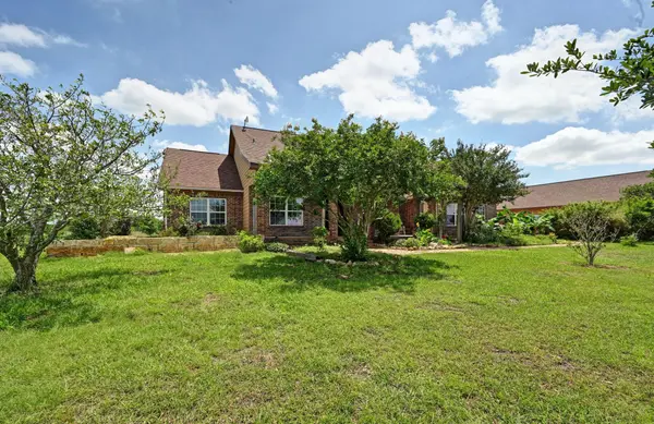 410 Simmons Family Farm RD, Lockhart, TX 78644