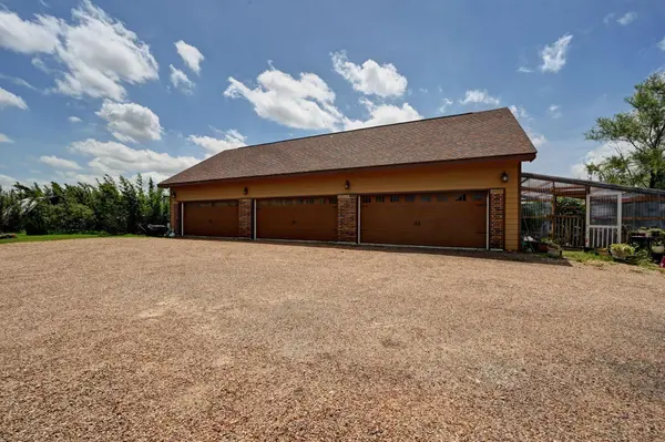 410 Simmons Family Farm RD, Lockhart, TX 78644