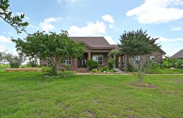 410 Simmons Family Farm RD, Lockhart, TX 78644