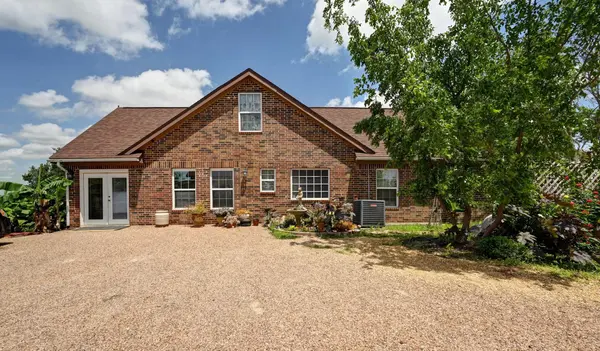 410 Simmons Family Farm RD, Lockhart, TX 78644