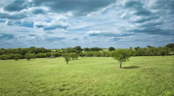 9296 Fm 713, Dale, TX 78616