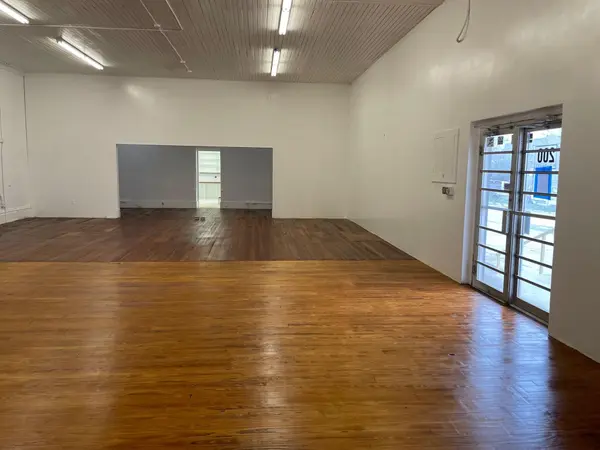 200 W New Braunfels ST, Seguin, TX 78155