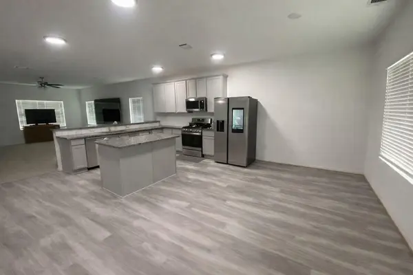 208 Eagle Lake DR, Hutto, TX 78634
