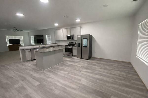 208 Eagle Lake DR, Hutto, TX 78634