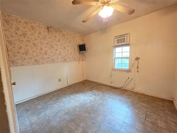 1203 Highland Ave, Rockdale, TX 76567