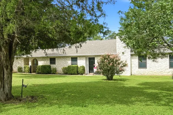 900 County Road 474, Elgin, TX 78621