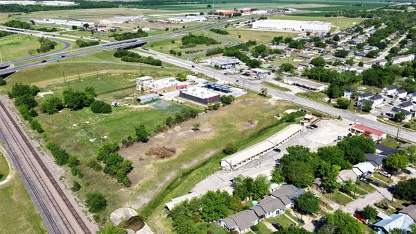 2215 W 2nd ST W, Taylor, TX 76574