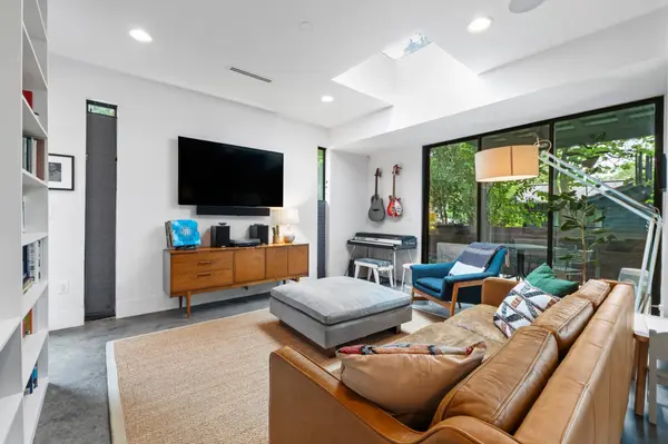 900 Karen Ave #A, Austin, TX 78757