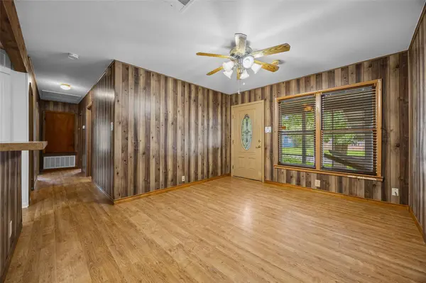 914 Plum ST, Lockhart, TX 78644