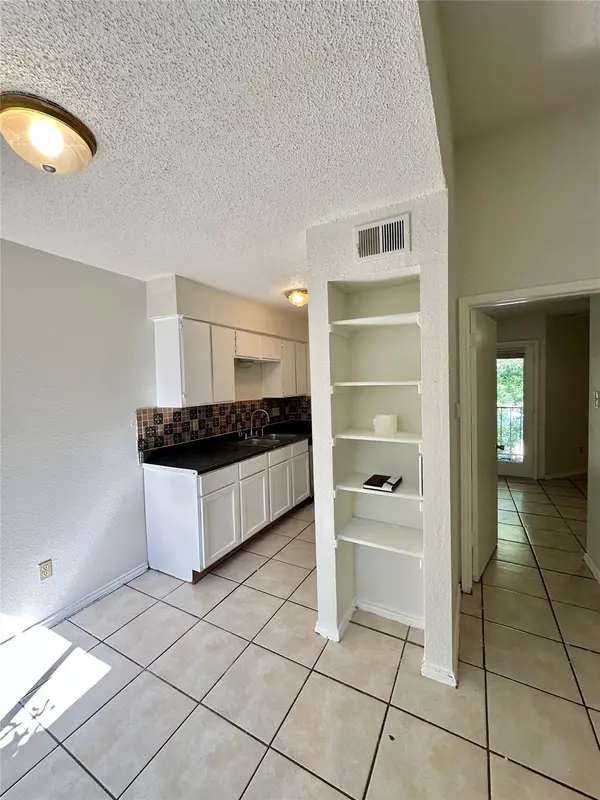 4322 Gillis ST #204, Austin, TX 78745