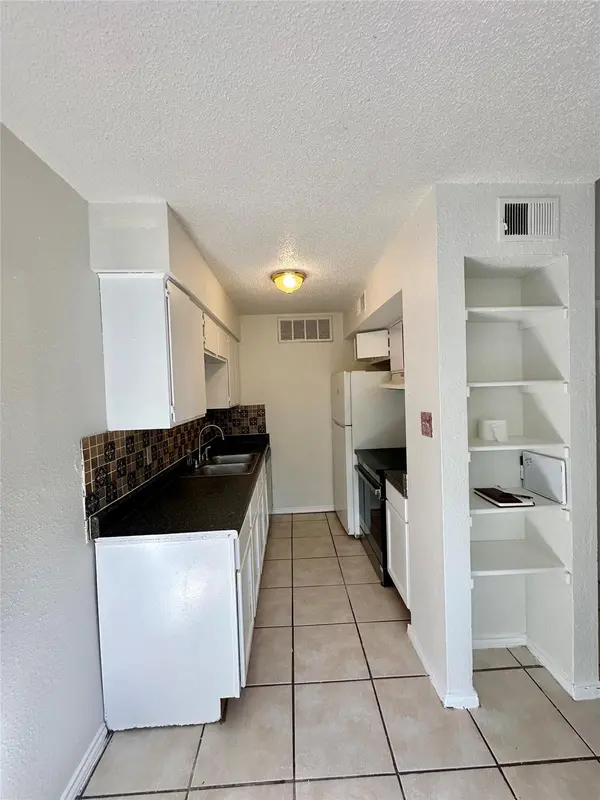 4322 Gillis ST #204, Austin, TX 78745