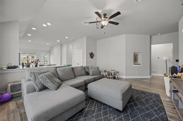 627 Biscayne Bay BND, Kyle, TX 78640