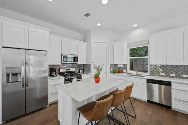 1902 E 8th ST, Austin, TX 78702