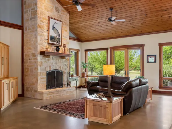 1163 Big Bend LN, Fredericksburg, TX 76824