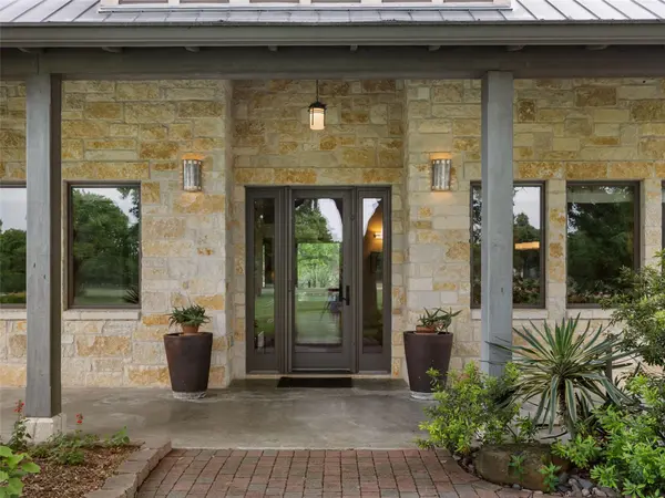 1163 Big Bend LN, Fredericksburg, TX 76824