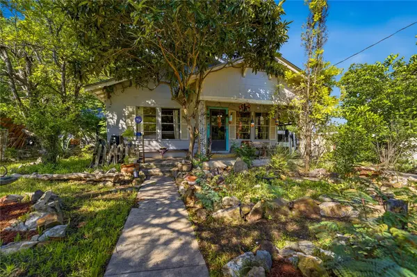 242 S Sycamore Ave, New Braunfels, TX 78130