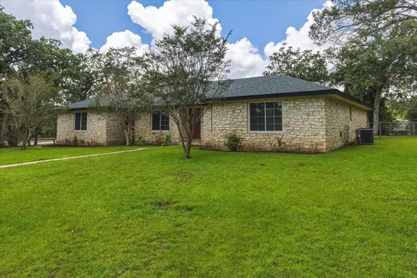 250 Hickory DR, Elgin, TX 78621