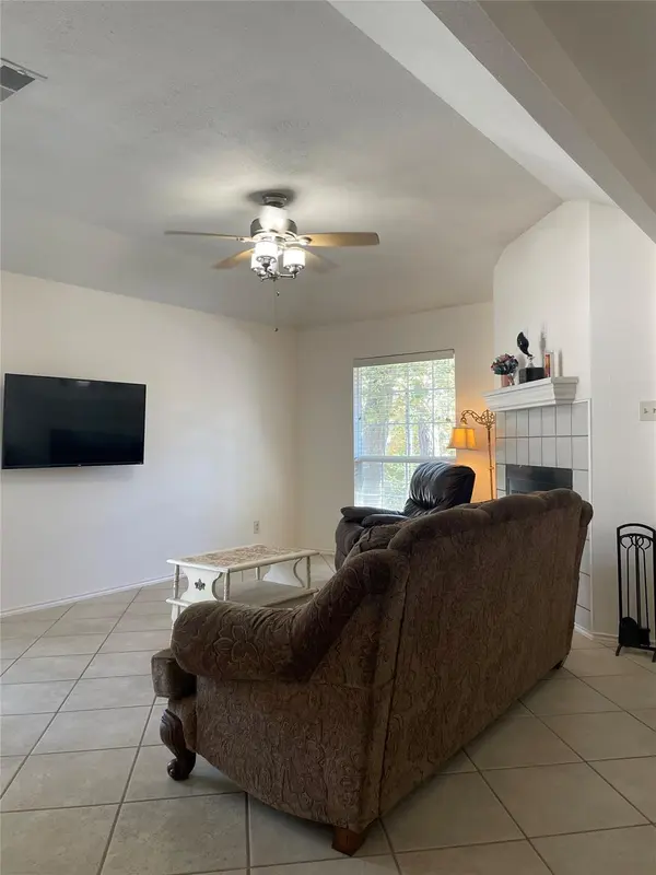110 N Kanaio DR #B, Bastrop, TX 78602