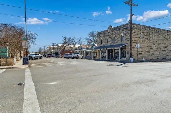 606 High ST, Comfort, TX 77318