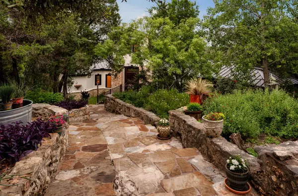 521 Rancho Grande DR, Wimberley, TX 78676